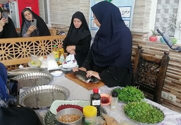 برگزاری کارگاه طبخ آبزیان با حضور صندوق‌های خرد زنان در شهر دیباج
