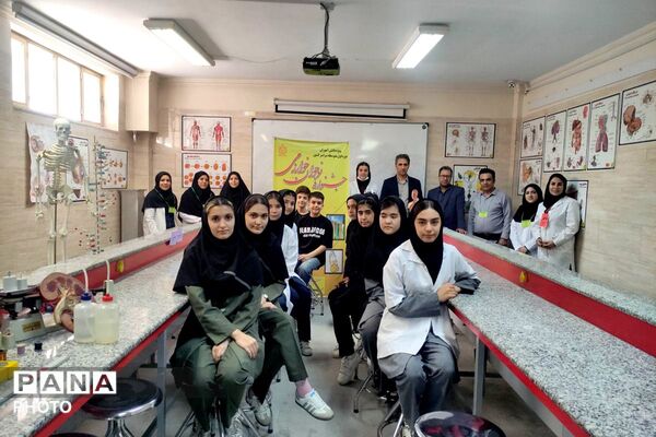 دوازدهمین دوره جشنواره نوجوان خوارزمی در دبیرستان سپاهان بهارستان‌دو