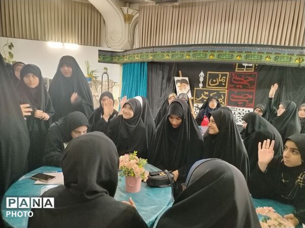 محفل هنری نوجوانان در رواق معصومانه حرم کریمه اهل بیت(س)