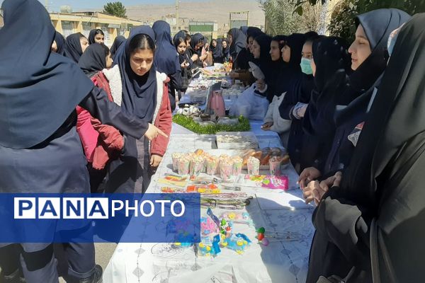 برگزاری بازارچه  کسب و کار دانش‌آموزی در آموزشگاه پویش ناحیه ۳شیراز 