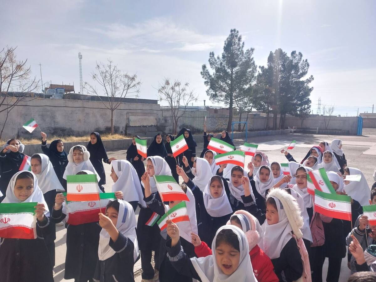 جشن انقلاب در مدرسه صغری عبداللهیان  روستای کاریزک خلیل آباد