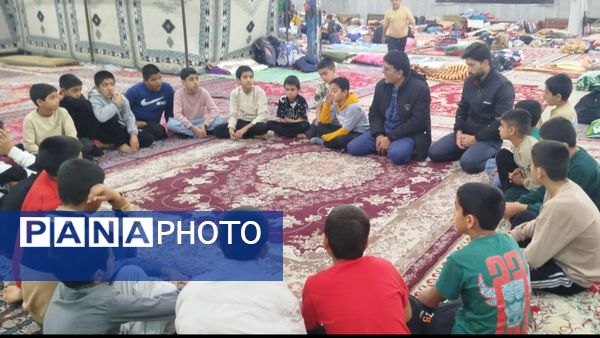 شور اعتکاف دختران و پسران بردسکن در یک صف معنوی