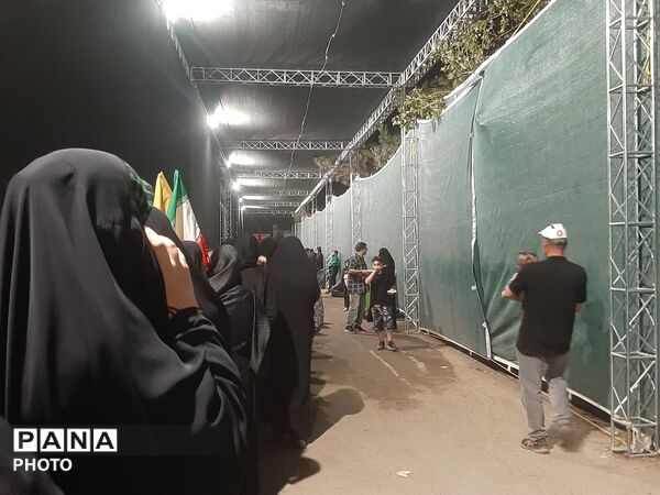 تهران با حضور گسترده مردم، رهبر شهید را بدرقه کرد