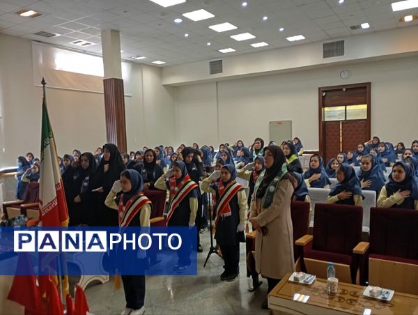 مراسم  تحلیف پیشتازان چهارمی در دبستان آرمینه مصلی نژاد 