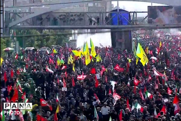 اشک‌ها و بغض‌های میلیونی در مسیر تشییع پیکر مطهر رهبر شهید
