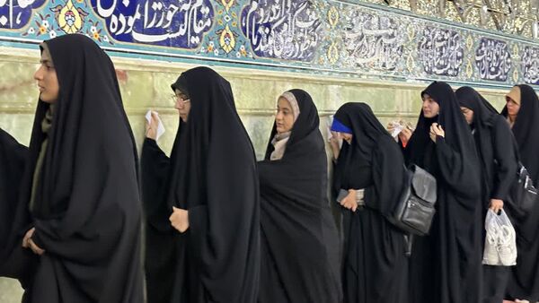 آیین غبارروبی حرم حضرت معصومه(س) با حضور بانوان طلبه