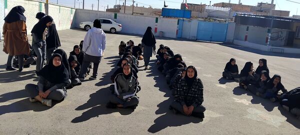 برپایی ایستگاه صلواتی در دبیرستان دخترانه امید 