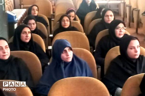 دوره آموزش و مهارت افزایی تغذیه و نگهداری از کودک در ناحیه دو شهرری 