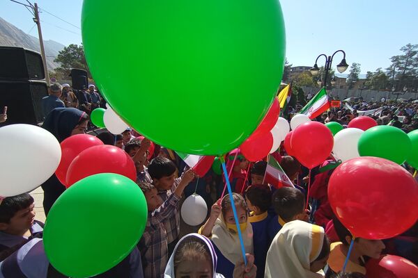 پیش دبستانی‌ها در زرقان تمرین استکبار ستیزی کردند 
