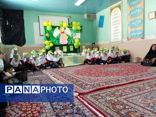 شیرین‌تر شدن کتاب قرآن کلاس اولی‌ها با برگزاری جشن باشکوه قرآن در دبستان تکتم