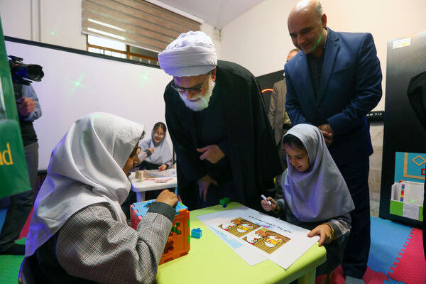 حضور تولیت آستان قدس رضوی در جمع دانش‌آموزان با آسیب بینایی مشهد