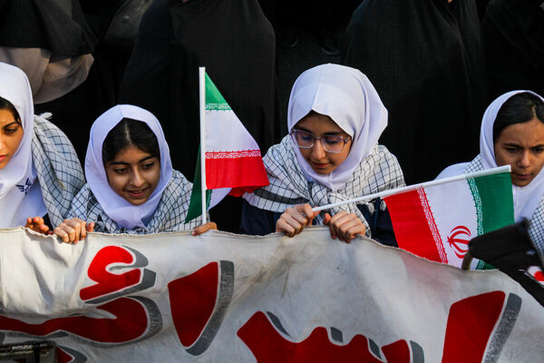 حضور پرشور دانش آموزان زنجانی در راهپیمایی ۱۳ آبان