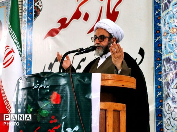 اقامه نمازجمعه با حضور فرهنگیان و دانش‌آموزان در گلوگاه