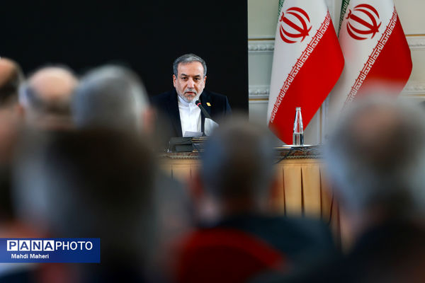 نشست وزیر امور خارجه با سفرا و روسای نمایندگی‌های خارجی مقیم تهران