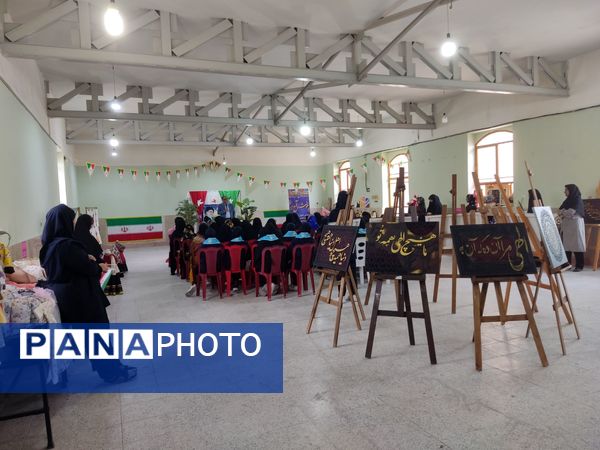 نمایشگاه دست‌سازه‌های دانش‌آموزی و تجلیل از فعالان نماز 