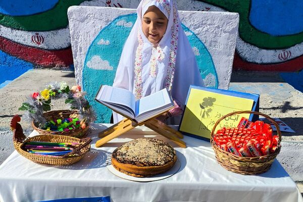 برگزاری آیین باشکوه روز دانش‌آموز در فیروزکوه؛ زنگ استکبارستیزی در این مدرسه طنین‌انداز شد