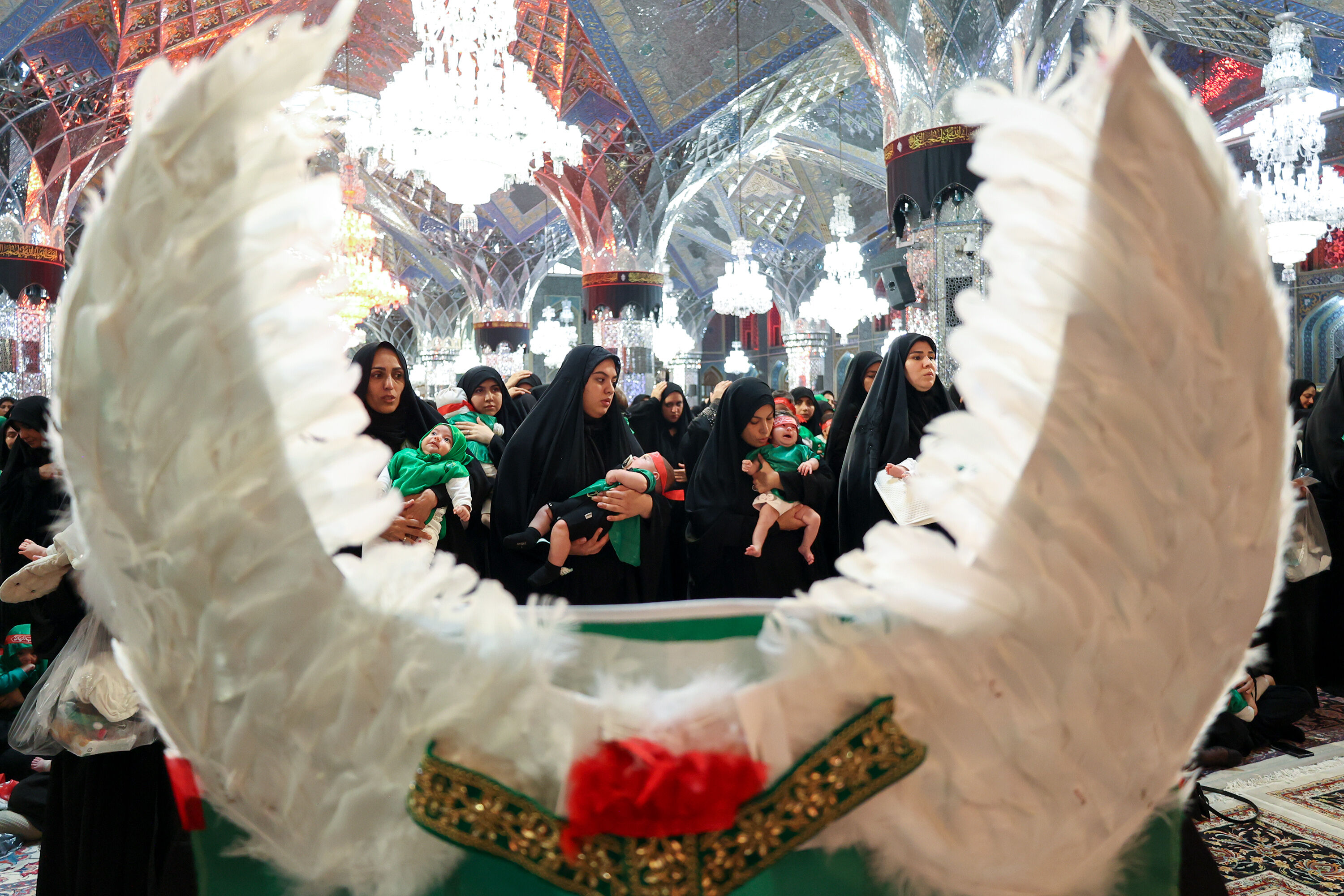 آیین معنوی «شیرخوارگان حسینی» در حرم مطهر رضوی