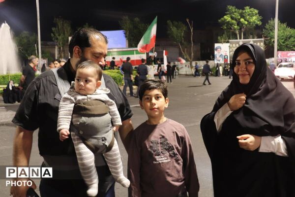حضور مربیان، اولیا و دانش‌آموزان آموزش و پرورش ناحیه 2 تبریز در آیین سالگرد شهادت امام سجاد(ع)