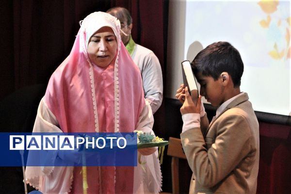 آیین افتتاحیه دوره تربیت مربی کاردان سازمان دانش‌آموزی استان قم