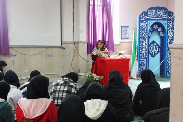 جشن و مولودی‌خوانی میلاد حضرت زهرا(س) در هنرستان آفرینش پردیس 