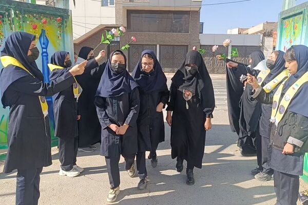برپایی نمایشگاه "مادرم فاطمه" در دبیرستان مهر نیشابور