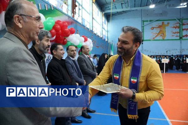 سالن شهید رجایی ورامین میزبان همایش یاوران انقلاب