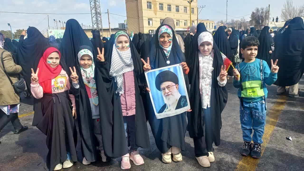 حضور پرشور مردم مبارکه در راهپیمایی ۲۲بهمن 