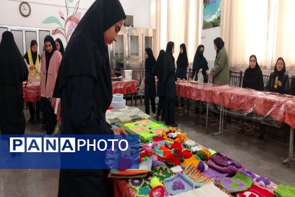 برپایی نمایشگاه و بازارچه کارو فناوری در دبیرستان شهید مجید دهنوی نیشابور