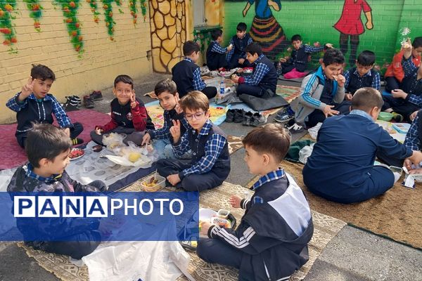 اجرای طرح «صبحانه سالم» در دبستان هیأت امنایی شهید قلنبر ناحیه دو شهرری 