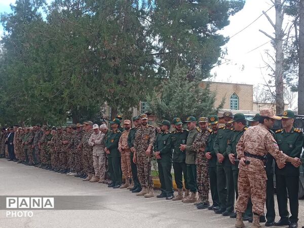 اشک و قدردانی در تشییع خلبان شهید بیاتی؛ مردم کوهدشت با شهیدشان وداع کردند 
