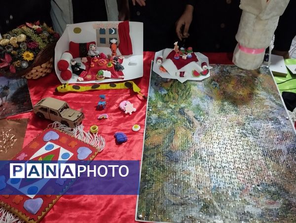 نمایشگاه هنری دانش‌آموزان مدرسه شهید قنبری لاله