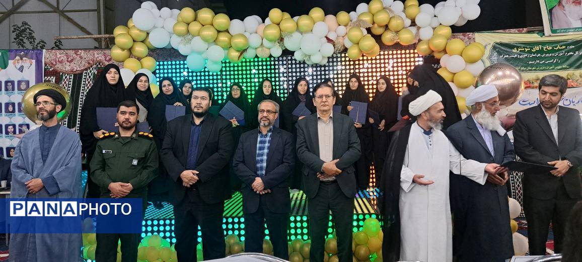 مراسم تجلیل از معلمان نمونه در شهرستان صالح آباد 