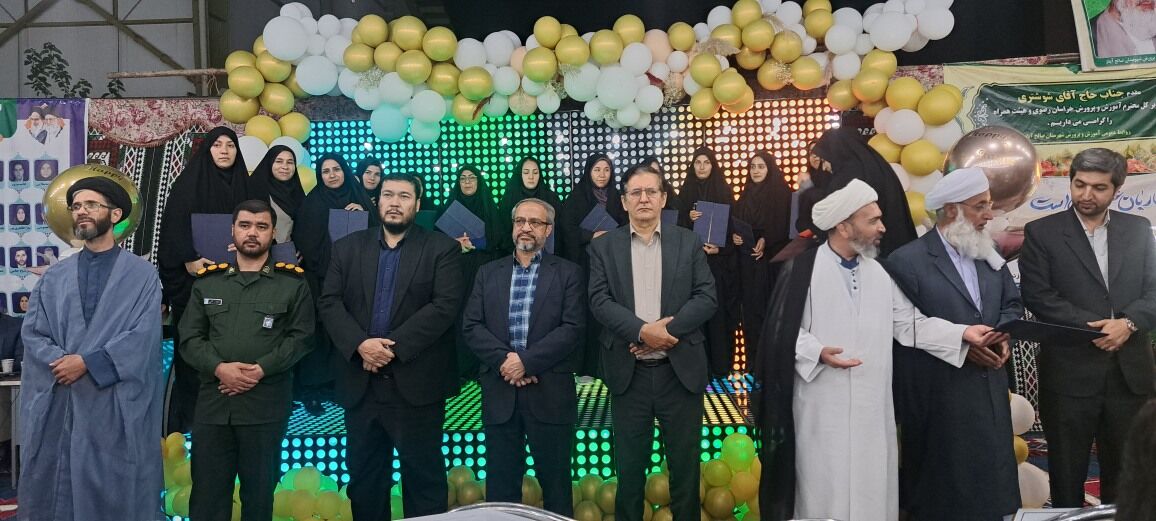 مراسم تجلیل از معلمان نمونه در شهرستان صالح آباد 