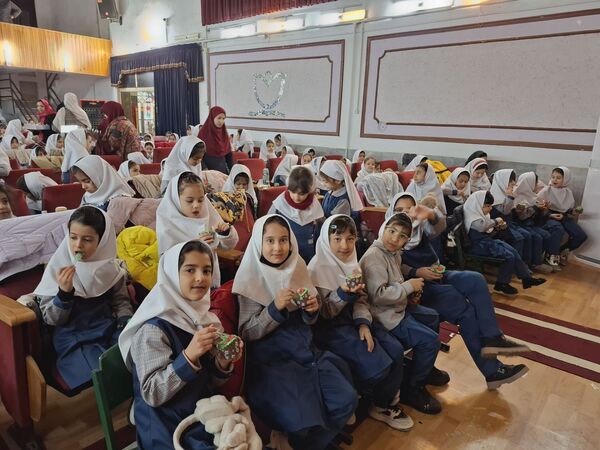 جشن یلدا ۱۴۰۴ در مدرسه ۱۷ شهریور شهرستان بجنورد 