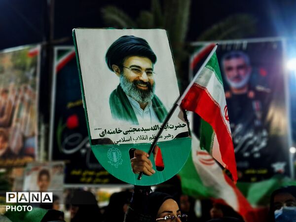 نسل نو در گلوگاه پای کار وطن