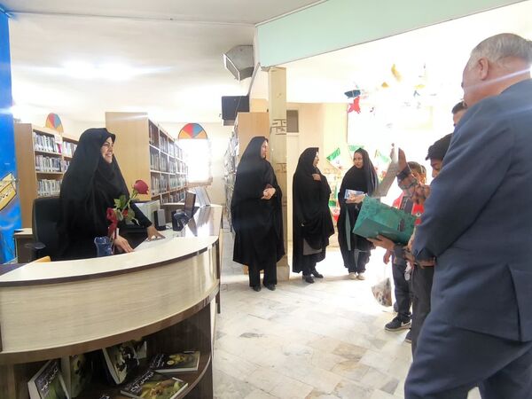 بازدید عوامل اجرایی دبستان شهید پسندیده از کتابخانه فدک فدافن