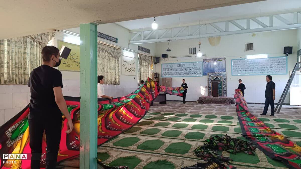 نمازخانه مدرسه دکتر حسابی ۲، سیاه‌پوش بانوی دو عالم 