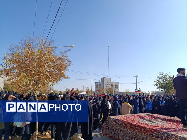 حضور دانش آموزان و آحاد مردم شریف منطقه رضویه در راهپیمایی 13آبان