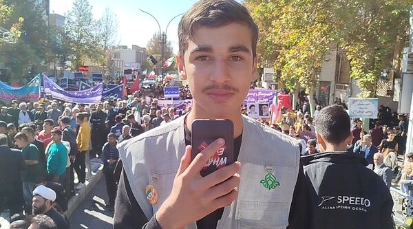 حضور پرشور دانش‌آموز خبرنگاران پانا کاشمر در راهپیمایی ۱۳ آبان