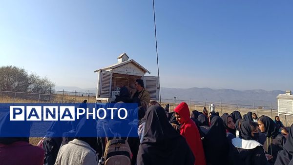 بازدید دانش‌آموزان مدرسه الزهرا یاسوج  از ایستگاه هواشناسی