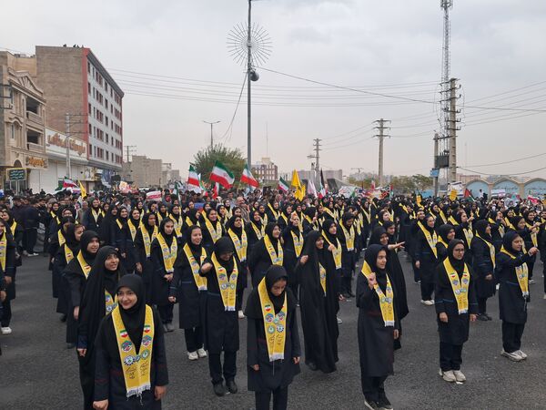 حضور دانش‌آموزان ملاردی در راهپیمایی روز سیزده آبان 