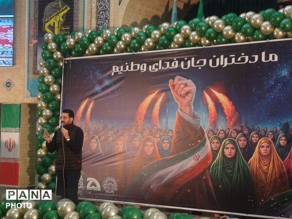 تجدید بیعت دختران وطن با آرمان‌های انقلاب در حسینیه امام