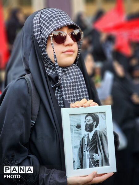 قاب ماندگار عشق؛ وداعی تاریخی در مصلی امام خمینی(ره)