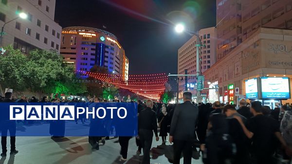 مراسم عزاداری شهادت امام رضا(ع) و شام غریبان در حرم مطهر رضوی 