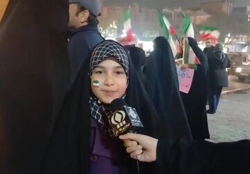 حماسه آفرینی مردم قم در راهپیمایی های اقتدار شبانه 