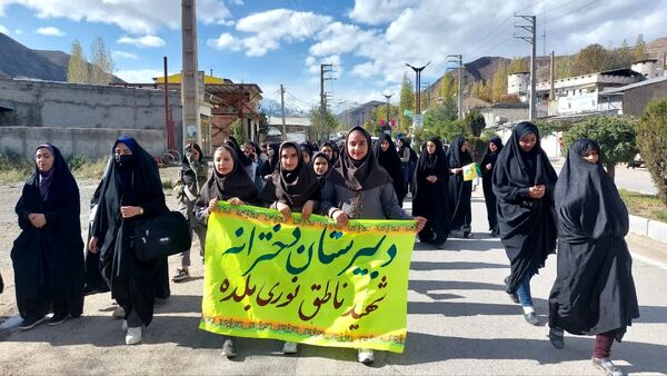 راهپیمایی یوم الله ۱۳ آبان در بلده مازندران