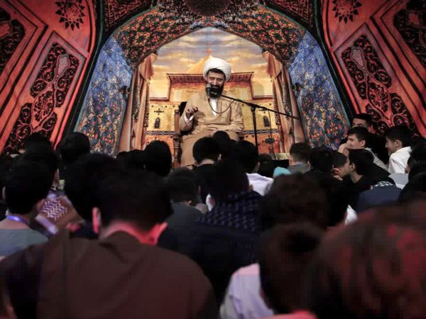 جلوه‌ای از اعتکاف دانش‌آموزی در مسجد امام علی‌بن‌ابی‌طالب (ع)