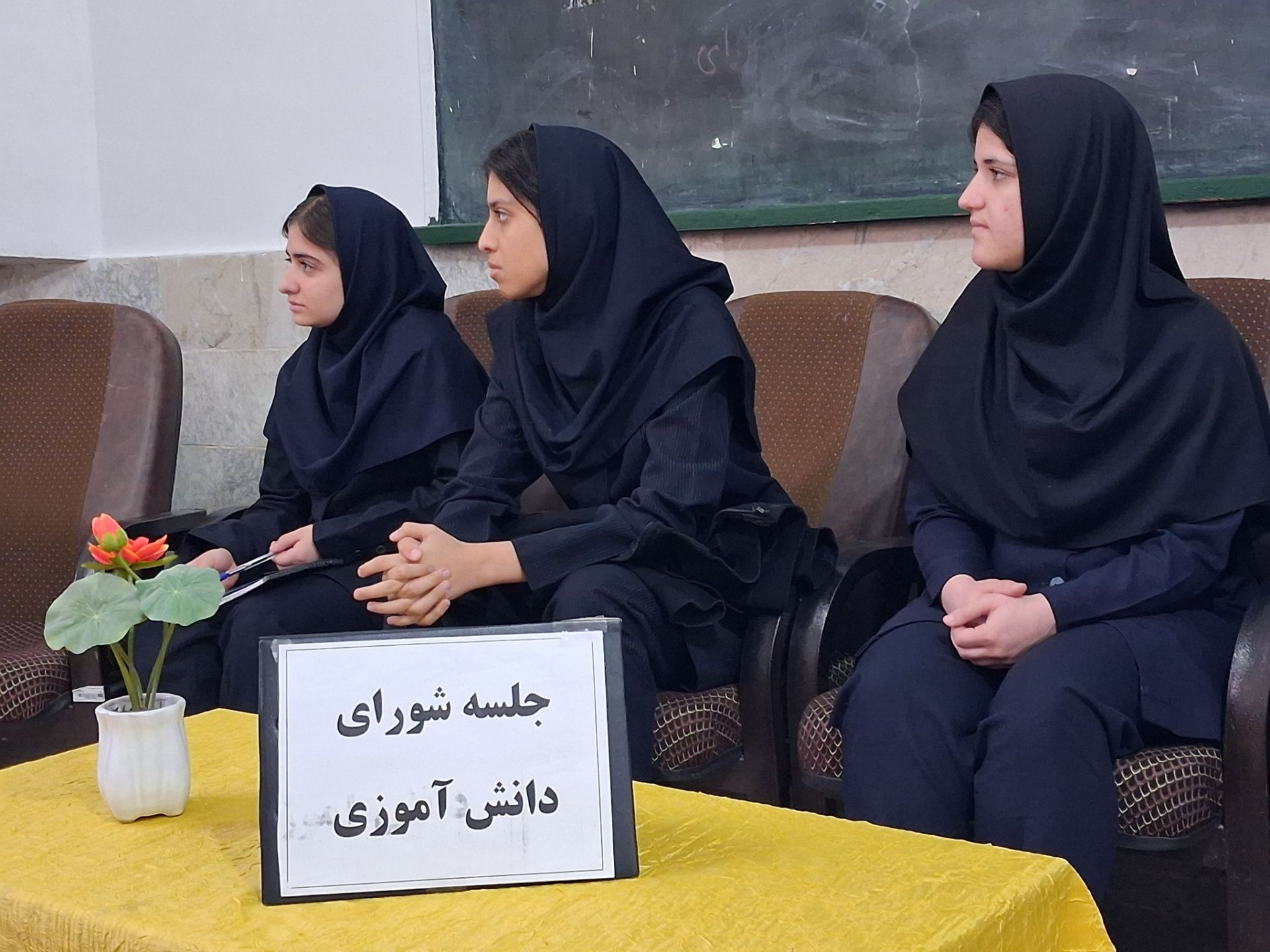جلسه شورای دانش آموزی فاطمیه؛ از پیشنهاد تا اجرا
