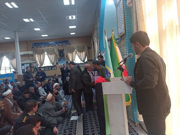  نماز عبادی، سیاسی جمعه با رنگ و بوی دهه فجر در فاروج