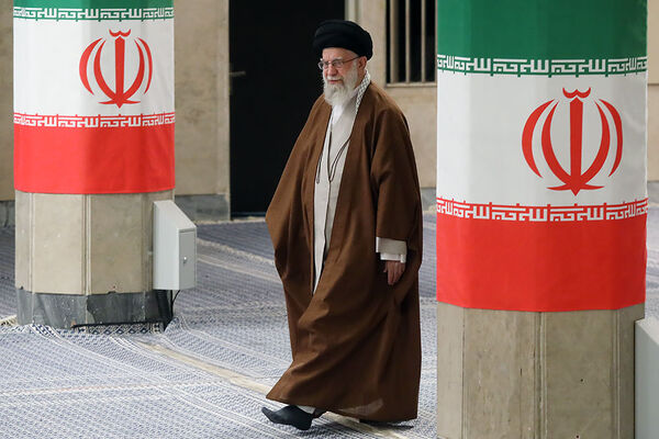 حضور رهبر معظم انقلاب در رای گیری مرحله‌ دوم انتخابات مجلس
